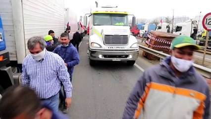 Download Video: Camioneros chilenos deponen paro por mayor seguridad tras acuerdo con el gobierno