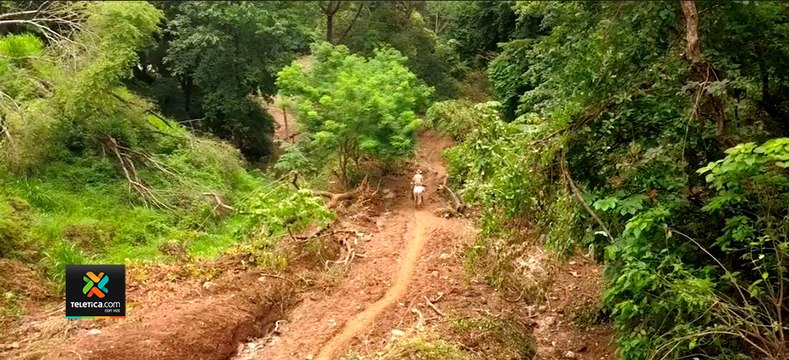 tn7-Deslizamiento-mantiene-incomunicadas-a-varias-comunidades-de-Santa-Cruz-020920