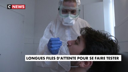Longues files d'attente pour se faire tester