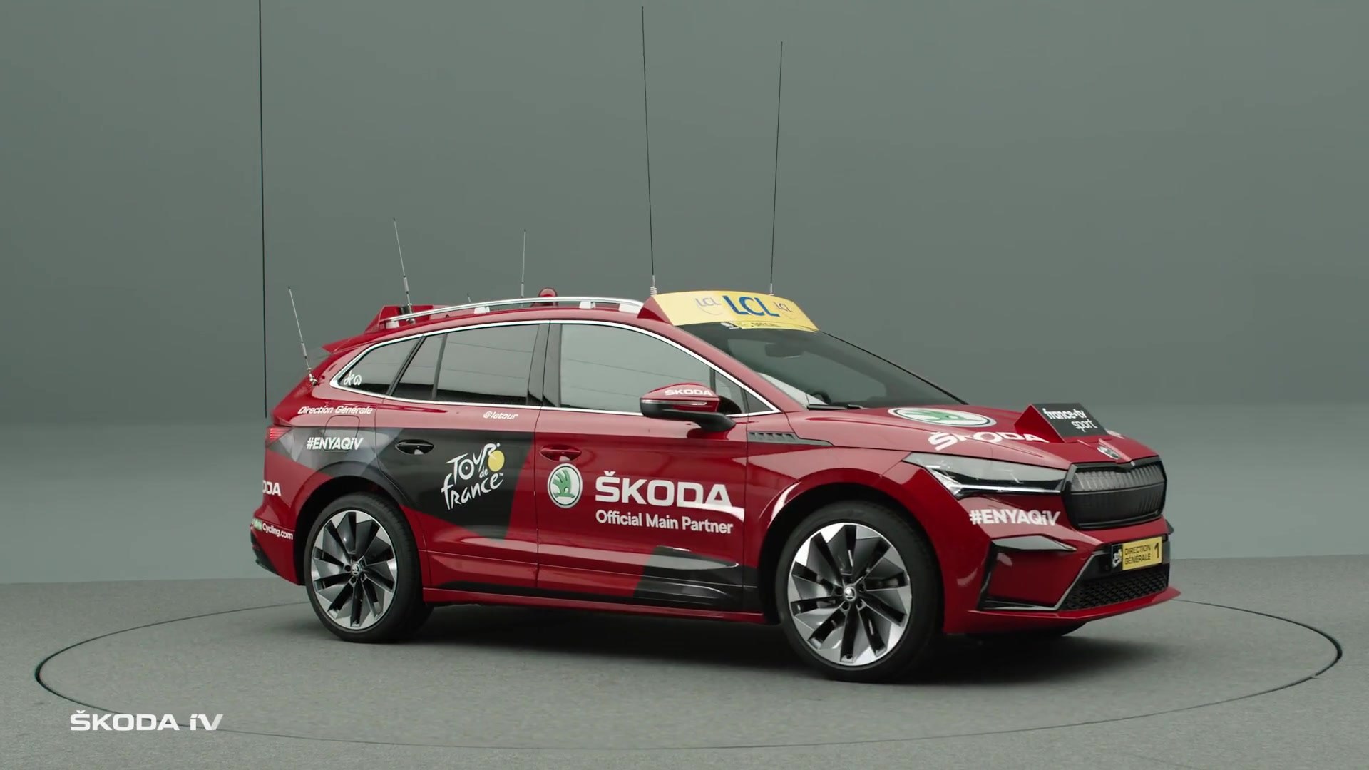 Škoda ENYAQ iV makes its debut as the lead vehicle in the Tour de France -  video Dailymotion