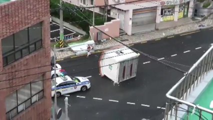 부산 초속 39.2m 강풍 도심 '공포의 밤'...1명 사망 / YTN