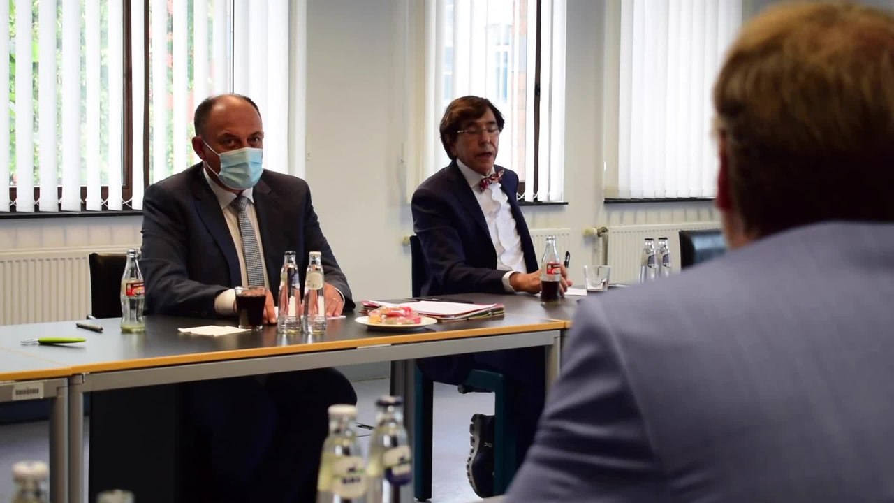 Réunion des acteurs du secteur de l'évenementiel avec Willy Borsus et Elio Di Rupo à l'Elysette