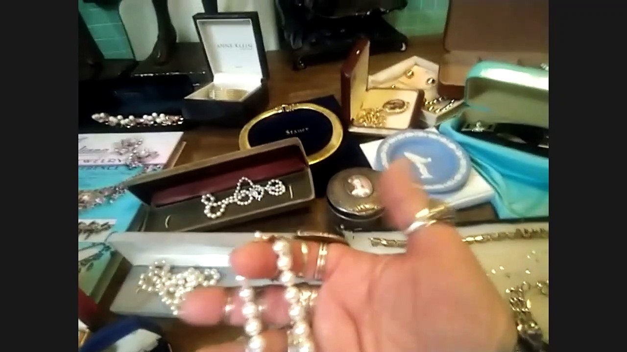 Andrew Eborn THE CAVERN CLUB LOTS of LOVE with Elizabeth Evangeliste - Jewellery