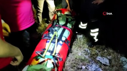 Kayalıktan düşen çoban helikopterle kurtarıldı