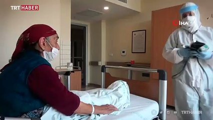 COVID-19'u yenen 93'lük Şakire nineden sağlık çalışanlarına teşekkür