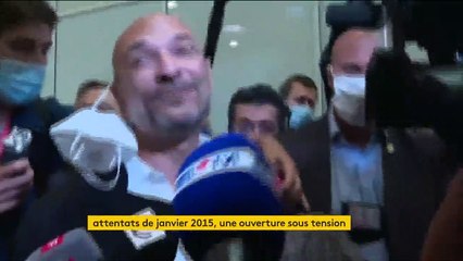 Attentats de janvier 2015 : émotion et tension à l'ouverture du procès