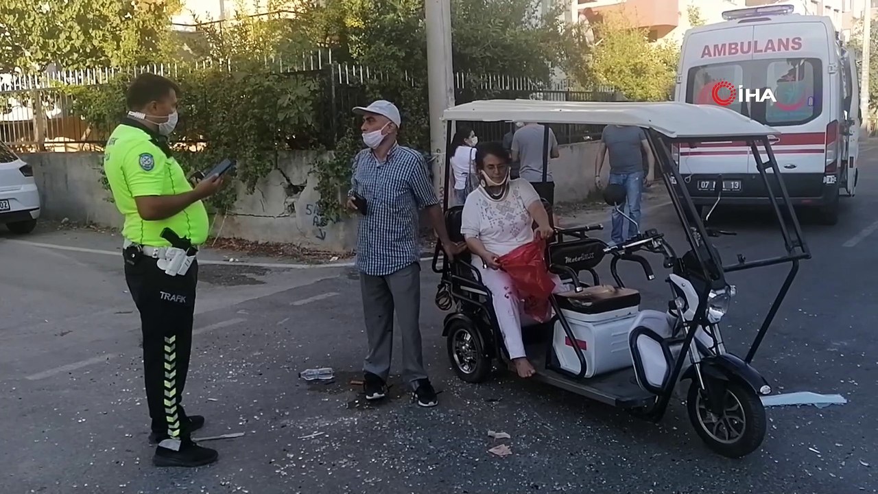 Bisiklet, engelli bireyin kullandığı elektrikli bisikletle çarpıştı: 3 yaralı