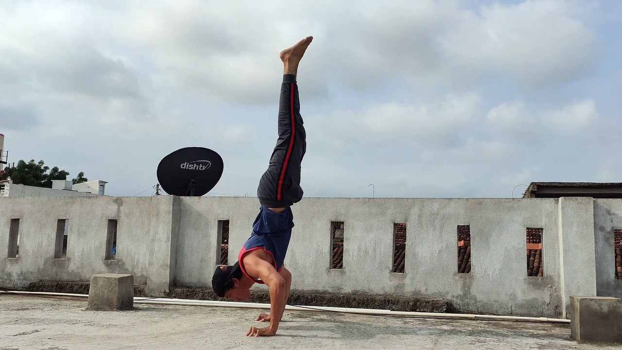 Handstand push-ups at home