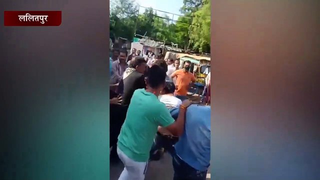 बस में सवारियां बैठाने को लेकर मारपीट, वीडियो सोशल मीडिया पर वायरल