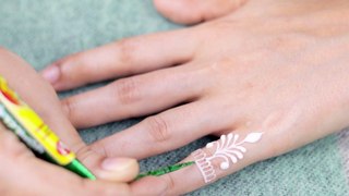 How to apply easy simple Beautiful white henna fingers design || mehndi designs for Fingers