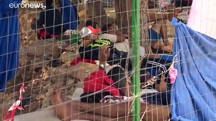 Migrantes de Lampedusa transferidos para navios