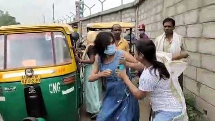 लड़के को फोटो भेजने पर दो लड़कियों में हुई मारपीट