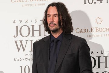 Video herunterladen: Keanu Reeves Is the Unlikely Reason One of Hollywood’s Most Famous Skincare Products Exist