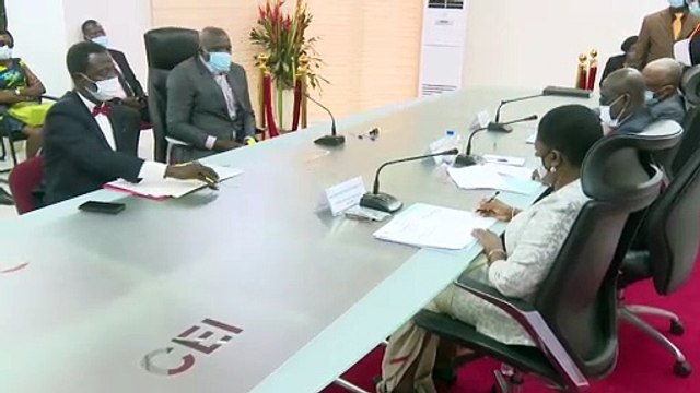 Présidentielle 2020 : Gnangbo Kakou depose son dossier de candidature à la CEI