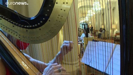 À Paris, les hôtels de luxe se mettent en quatre pour attirer la clientèle française