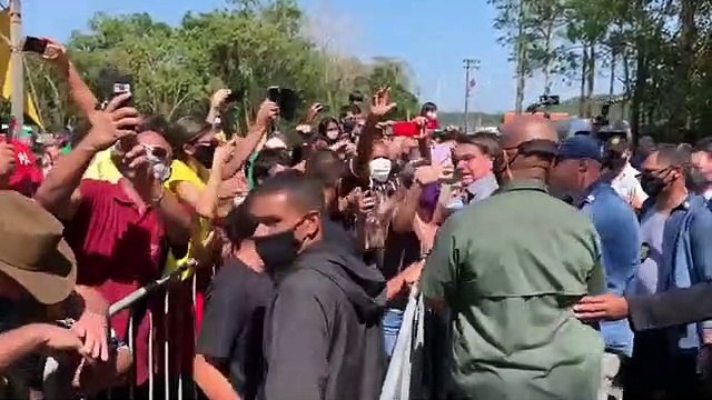 Bolsonaro é recebido por centenas de apoiadores em Pariquera-Açu e Eldorado Paulista