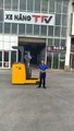 Xe nâng Reach Truck 1.5 tấn Komatsu- Giải pháp cho nhà kho có lối đi hẹp!