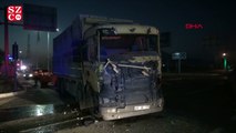 Aksaray'da yolcu otobüsü, kamyonla çarpıştı: 4 yaralı