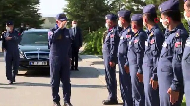 Bakan Akar'dan Ege'de uçuş