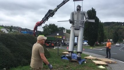 Les statues des Zouaves prennent place sur le rond-point de la N90 à Malonne