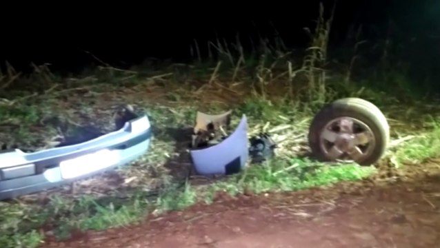 Duas pessoas ficam feridas em capotamento na BR-467