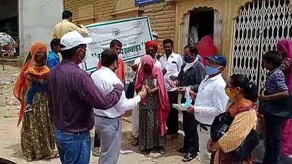 Video: अधिकारियों ने दी स्वच्छता की जानकारी, बांटे मास्क, सेनेटाईजर व साबुन