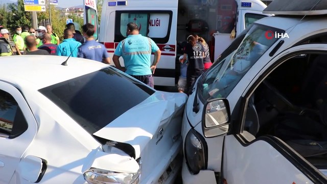 11 aracın karıştığı zincirleme kaza kamerada