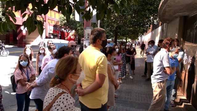 Colas de profesores en Sevilla para hacerse el test de coronavirus