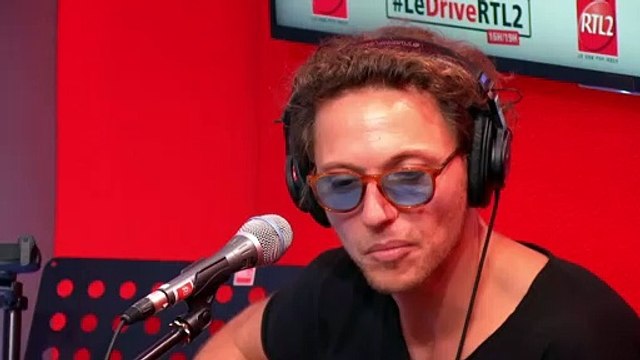 Raphaël interprète Let's Dance en live dans #LeDriveRTL2