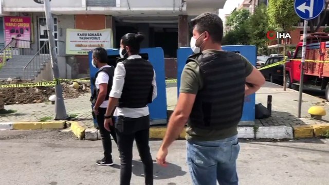 Avcılar'da bir mağazaya giren silahlı polisi alarma geçirdi. Silah zoruyla içerideki dışarı çıkaran zanlı, elindeki benzin şişesini dökerek yakma tehdidinde bulundu. Polisin şahsı ikna çabası sürüyor.