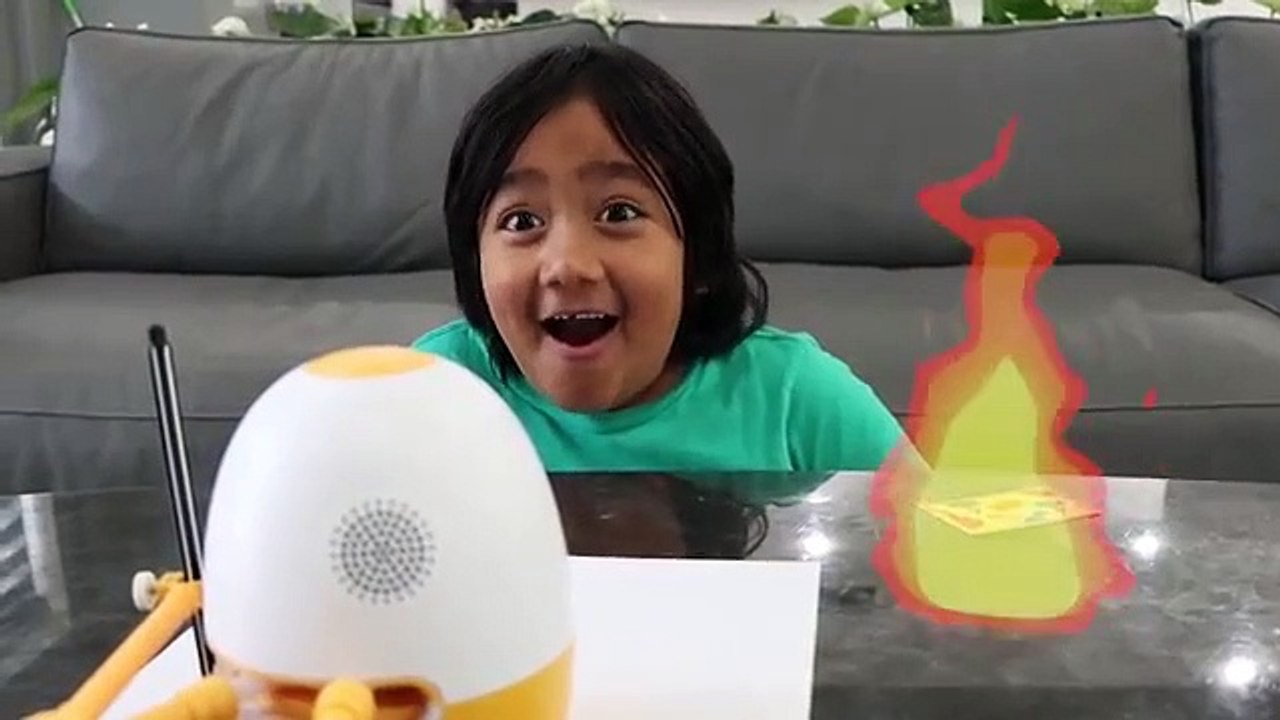 Ryan vs Robot Drawing Challenge! Learn to Draw for kids toy