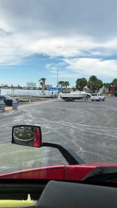 Boat Falls off Trailer While Backing Down Ramp - video Dailymotion