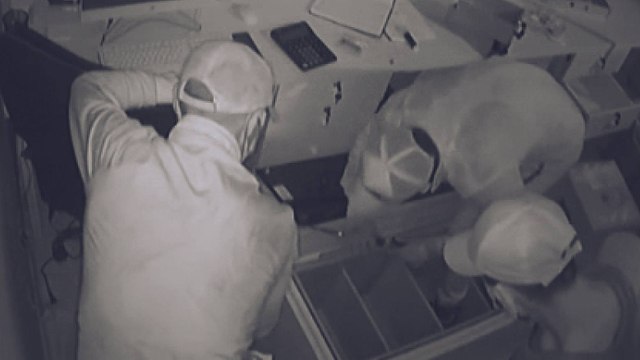 Çelik kasa boş çıkınca hırsızlar şaşkına döndü