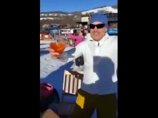 Sin distancia social ni barbijos en el Cerro Chapelco