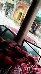 मथुरा में बारिश ने खोली नगर निगम की पोल, पानी में बही कार, वीडियो वायरल हुआ