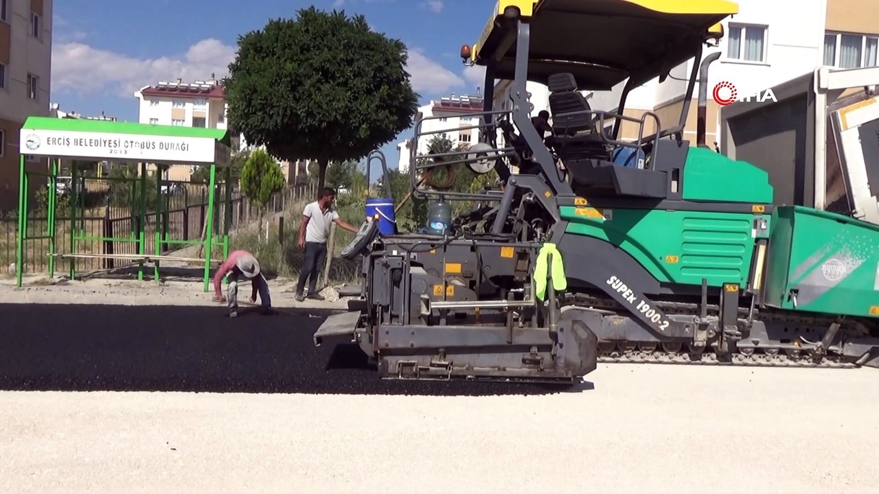 Erciş’te yol asfaltlama çalışması