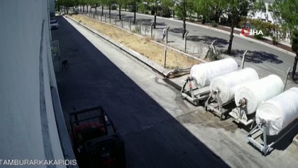 İş başvurusu için girdiği 17 fabrikada kadın işçilerin maaşlarını çaldı