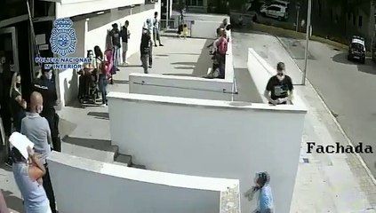 Un marroquí ataca con un arma blanca a un policía de Tarragona por no tramitarle su documentación