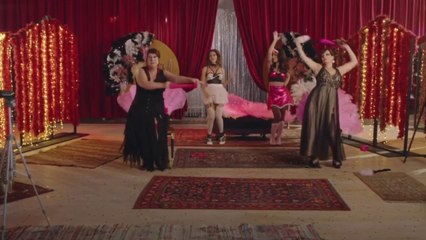 Plus belle la vie : Le magnifique show burlesque des mistraliennes !