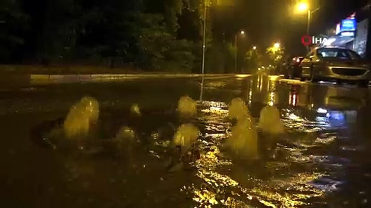 Bartın’da sağanak yağış etkili oldu, yollar dere yatağına döndü