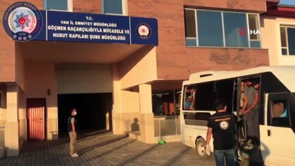Van'da 17 kişilik minibüste 65 kaçak göçmen yakalandı