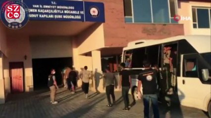 Bu minibüsten bakın kaç kişi çıktı