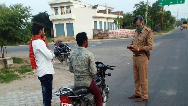 हेलमेट नहीं पहनने पर सैफई पुलिस ने काटा चालान