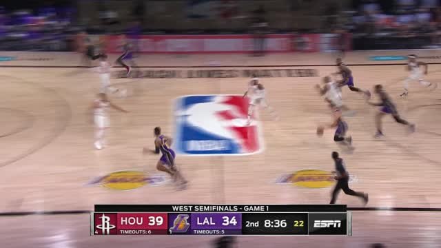 LeBron James rises up and throws down thunderous jam