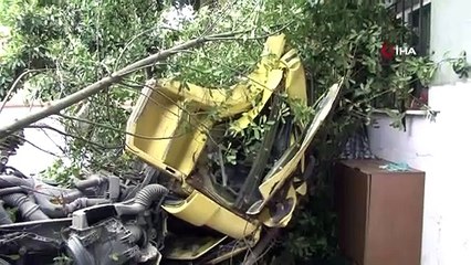 Sarıyer'de çöp kamyonu evin bahçesine girdi