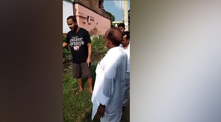 जनसंपर्क के दौरान युवक ने सुनाई खरी खोटी तो उल्टे पैर समर्थकों के साथ भागे जदयू विधायक