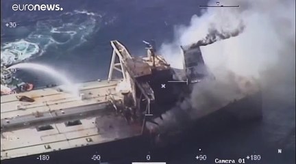 Pétrolier en feu dans l'océan Indien, crainte d'une marée noire