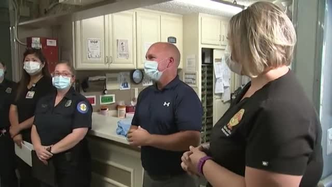 El equipo 'SOS' que salva vidas en las residencias de ancianos de EEUU