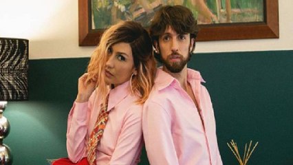 Esteman dice "Te alejas más de mí" junto a Daniela Spalla