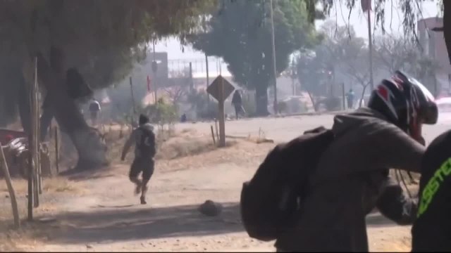 Ciudadanos enfrentaron a seguidores del partido de Evo Morales que bloquean calles y avenidas en Bolivia